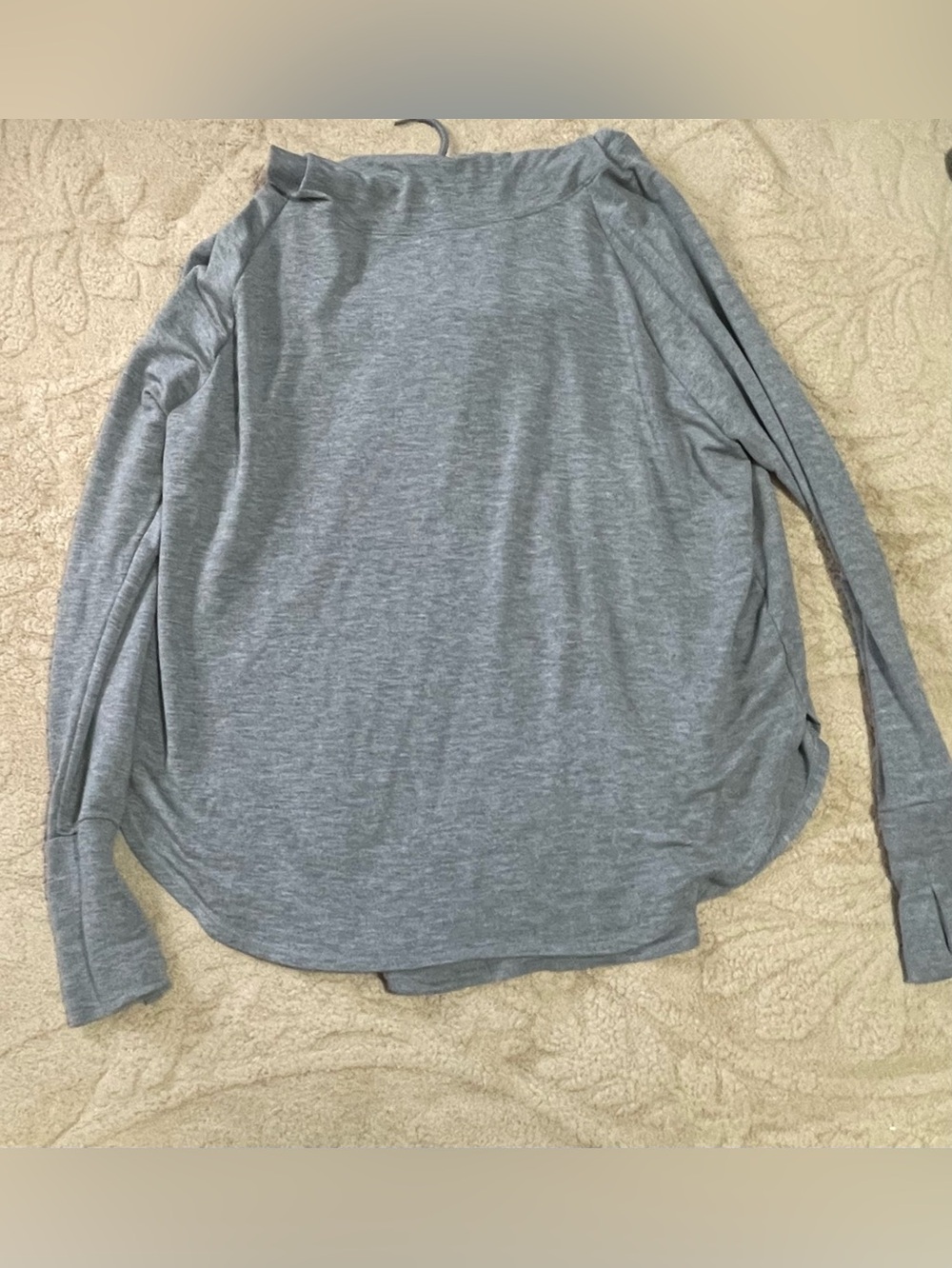 Lightweight Women’s Grey Long-Sleeve Pullover Sweatshirt